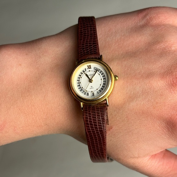 VINTAGE LADIE’S CARDINAL WATCH - Picture 3 of 3